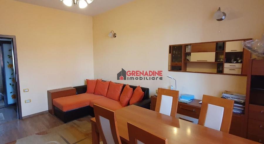 Apartament cu 2 camere decomandat în Tractorul