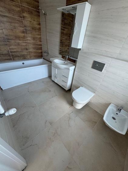 Casă individuală cu 6 camere cu Canalizare în Central