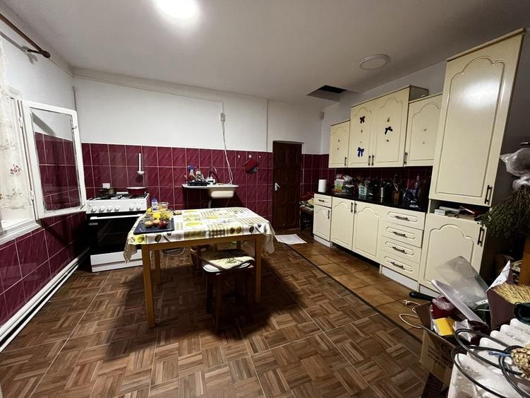 Casă cu 4 camere în Buzaului