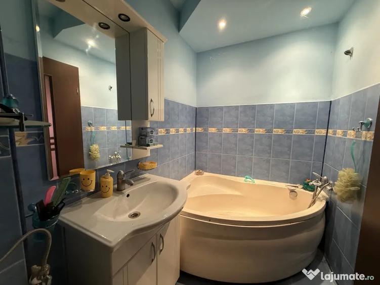 Apartament cu 3 camere decomandat în Central