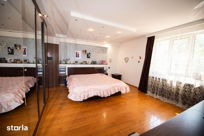 Casă cu 9 camere cu Teren 1200 Mp în Cornetu