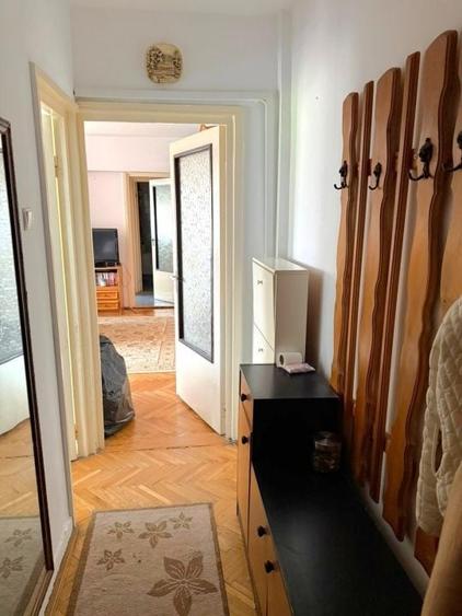 Apartament cu 2 camere semidecomandat, mobilat în Central