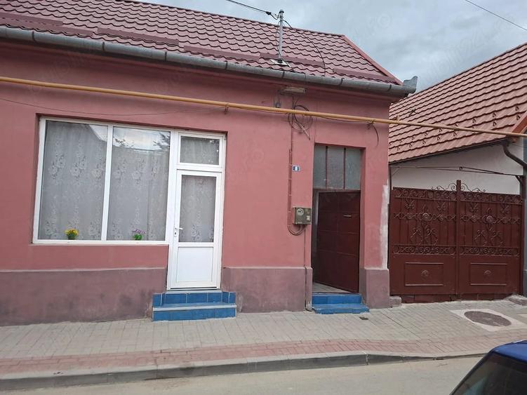 Casă cu 4 camere cu Teren 388 Mp în Central