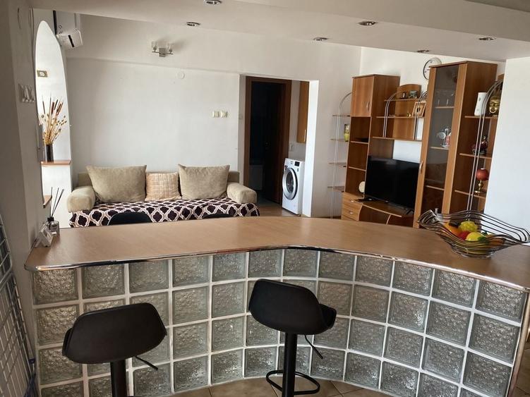 Apartament cu 2 camere semidecomandat în 1 Mai