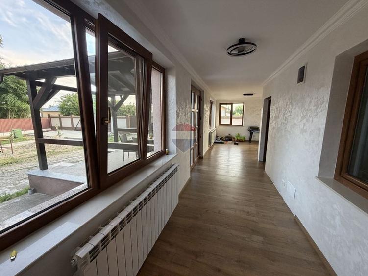 Casă individuală cu 4 camere cu Teren 2500 Mp în Bolotești