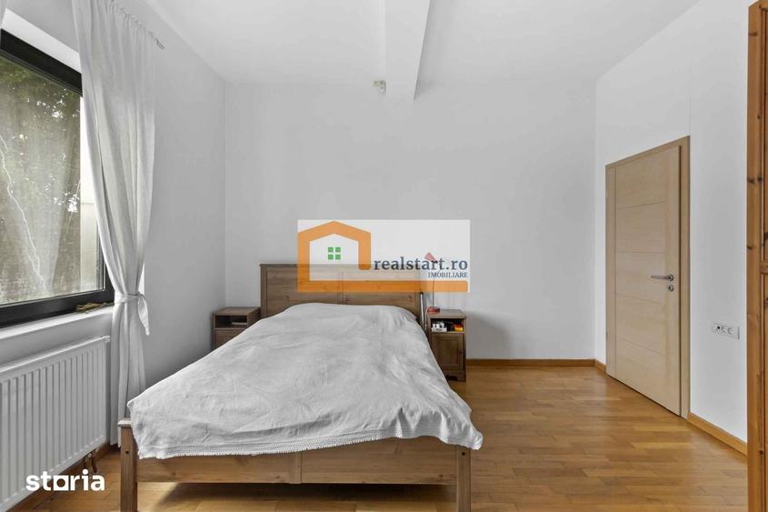 Casă cu 6 camere cu Teren 3300 Mp în Cornu