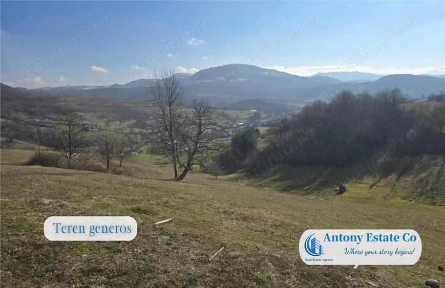 Casă cu 3 camere cu Teren 28000 Mp în Roșia