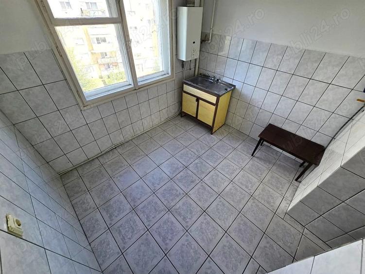 Apartament cu 3 camere decomandat în Micro 16