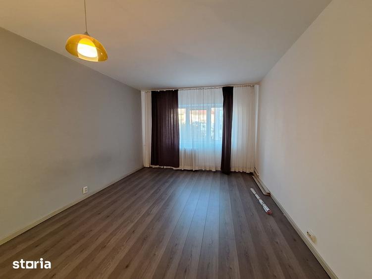 Apartament cu 3 camere decomandat în Baba-Dochia