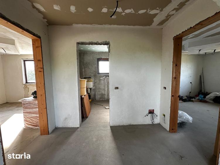 Casă cu 6 camere cu Teren 2000 Mp în Nănești