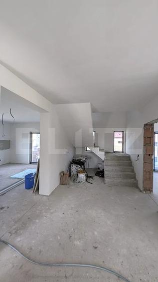 Casă cu Teren 490 Mp în Jucu