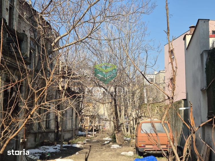 Casă cu 6 camere cu Teren 710 Mp în Victoriei