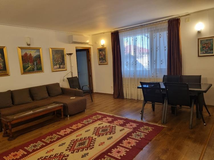 Apartament cu 3 camere semidecomandat în Palazu Mare