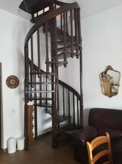 Casă cu 10 camere cu Teren 480 Mp în Bran