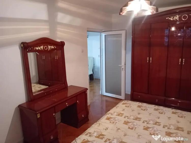 Apartament cu 3 camere decomandat în Mărăței
