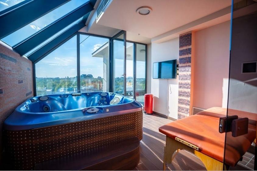 Penthouse cu 10 camere decomandat, mobilat în Herăstrău
