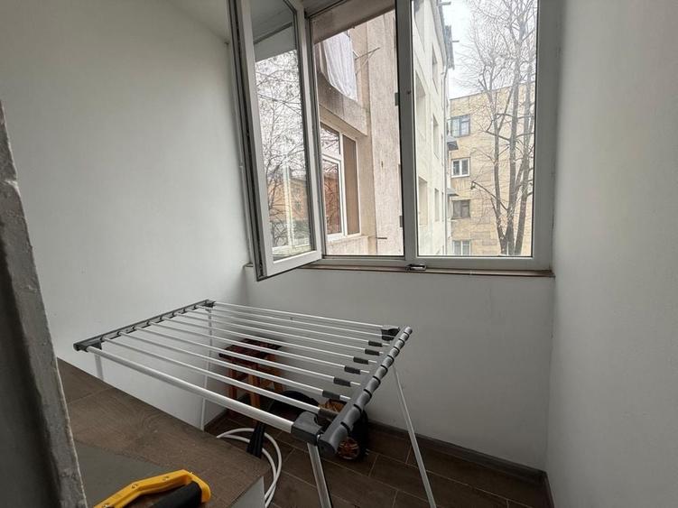 Apartament cu 3 camere decomandat în Exterior Vest