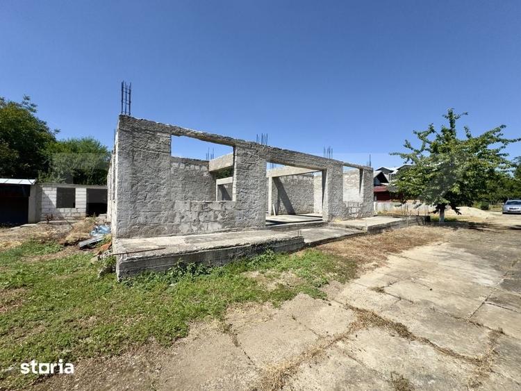 Casă cu 4 camere cu Teren 1000 Mp în Păulești