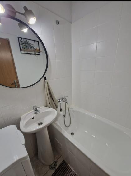 Apartament cu 2 camere nedecomandat, mobilat în P-ța Doina