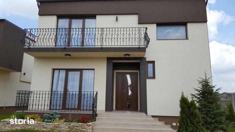 Casă cu 4 camere cu Teren 250 Mp în Central