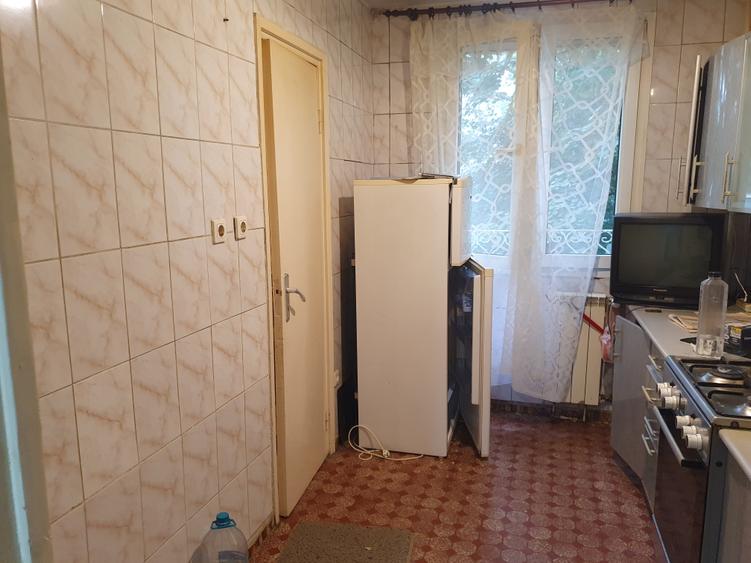 Apartament cu 3 camere semidecomandat în Drumul Taberei