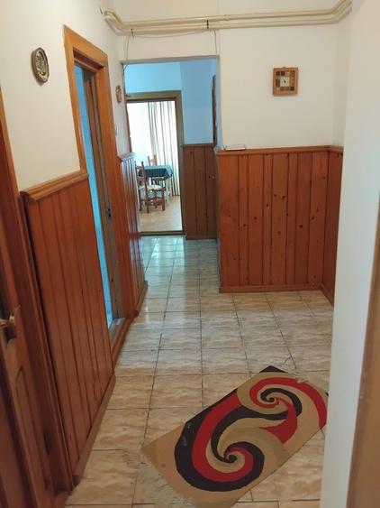 Apartament cu 3 camere decomandat în Canta
