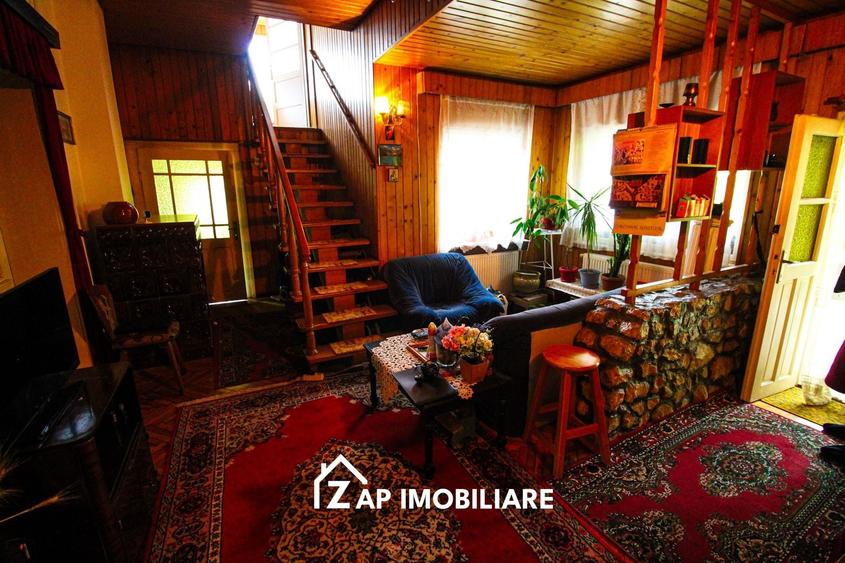 Casă individuală cu 4 camere cu Canalizare în Central