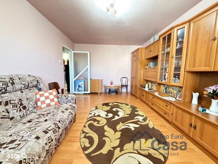 Apartament cu 4 camere decomandat în Central