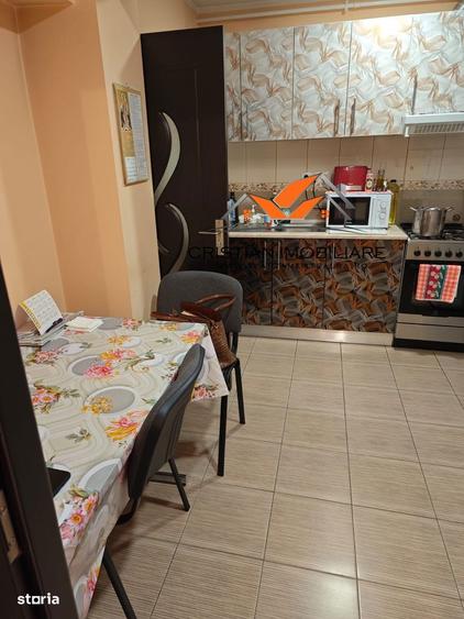 Apartament cu 3 camere decomandat în Cetate
