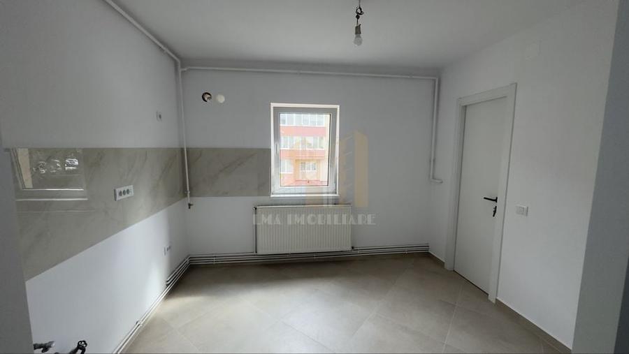 Apartament cu 2 camere decomandat în Tractorul