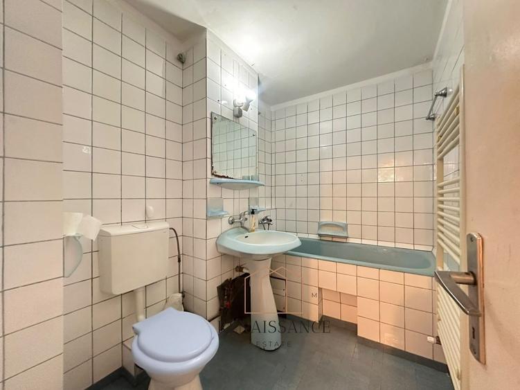 Apartament cu 3 camere decomandat, mobilat în Girocului