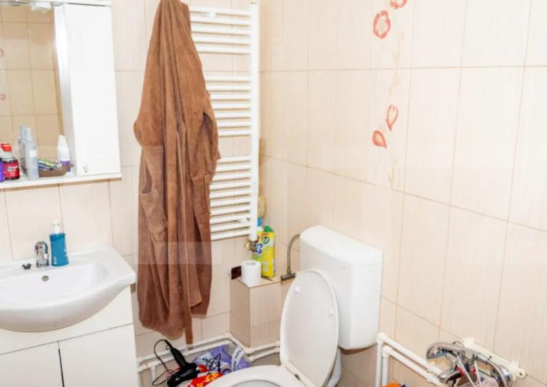 Casă cu 4 camere cu Teren 485 Mp în Central