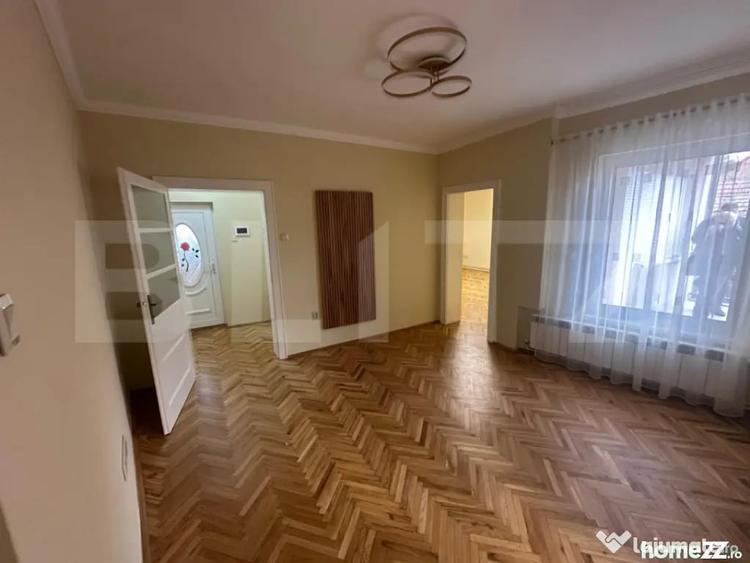 Apartament cu 4 camere decomandat în Titulescu