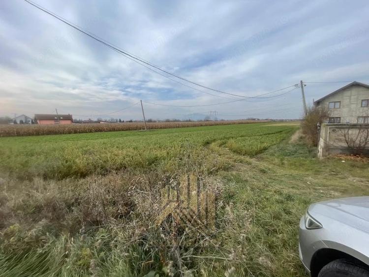 Teren de 3500 mp, în Stupini