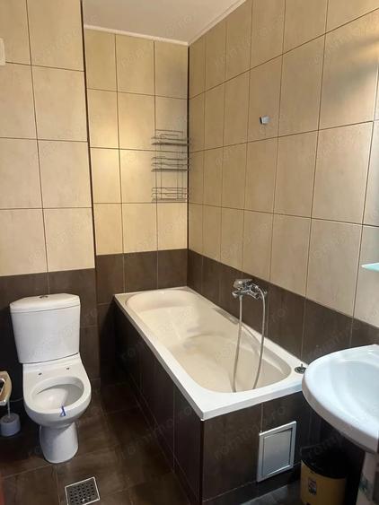 Apartament cu 4 camere semidecomandat în Titan