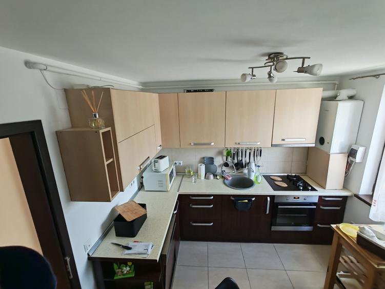Apartament cu 3 camere decomandat în Tractorul