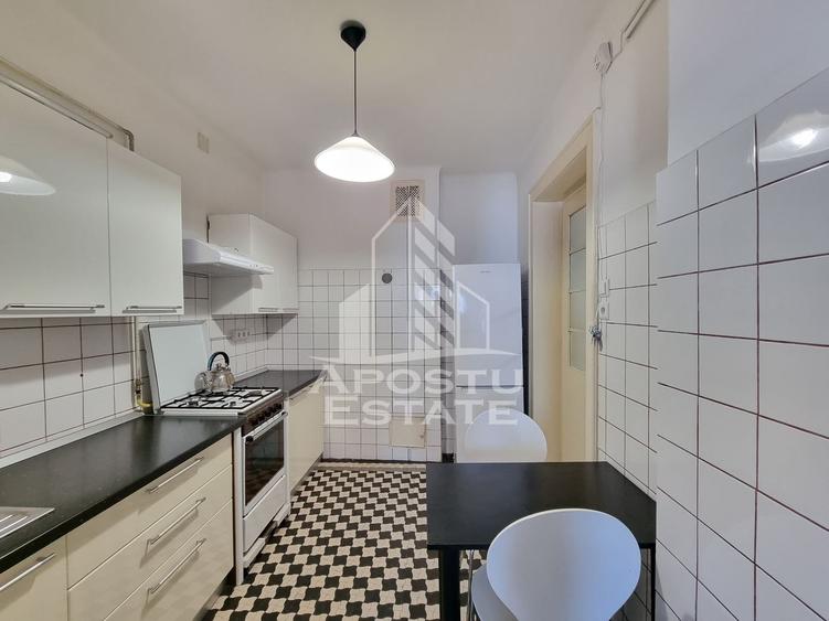 Apartament cu 2 camere semidecomandat, mobilat în Bălcescu