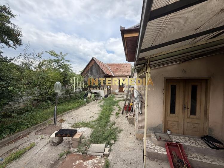 Casă individuală cu 4 camere cu Canalizare în Central