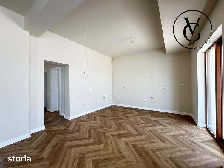 Casă cu 6 camere decomandat cu Piscina în Sud