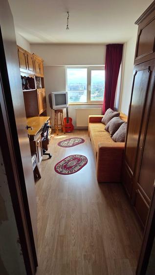 Apartament cu 3 camere decomandat, mobilat în Aurel Vlaicu