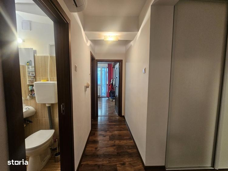 Apartament cu 4 camere decomandat în City Park Mall