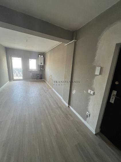 Apartament cu 4 camere semidecomandat în Turnișor