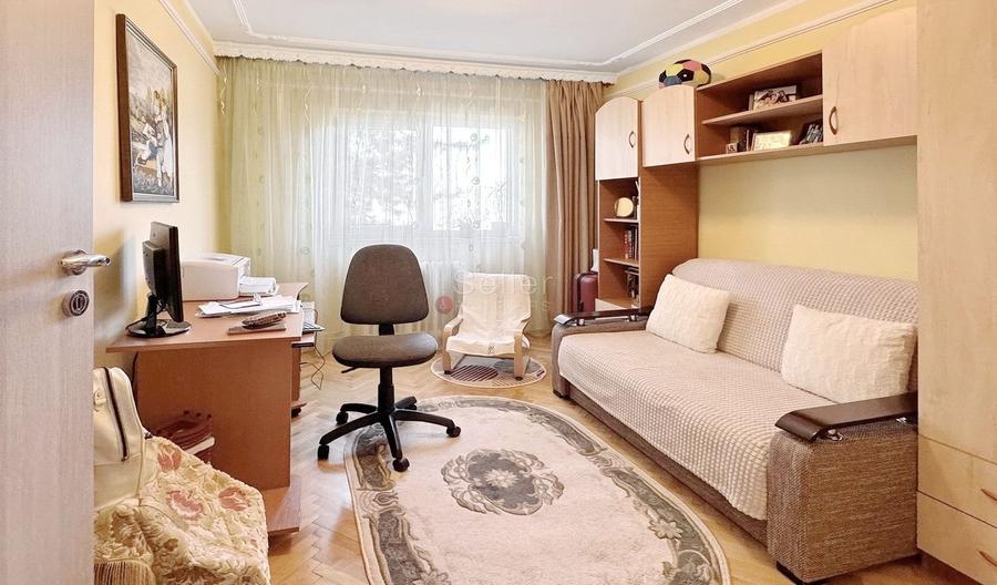 Apartament cu 4 camere decomandat, mobilat în Calea București