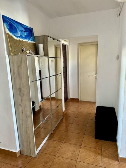 Apartament cu 4 camere decomandat în Prundu