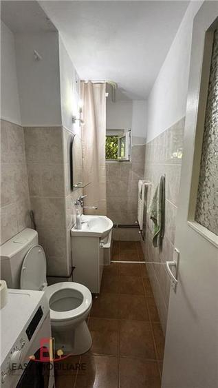 Apartament cu 2 camere semidecomandat în 7 Noiembrie