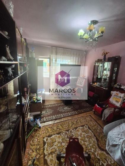 Apartament cu 4 camere decomandat în Micro IV