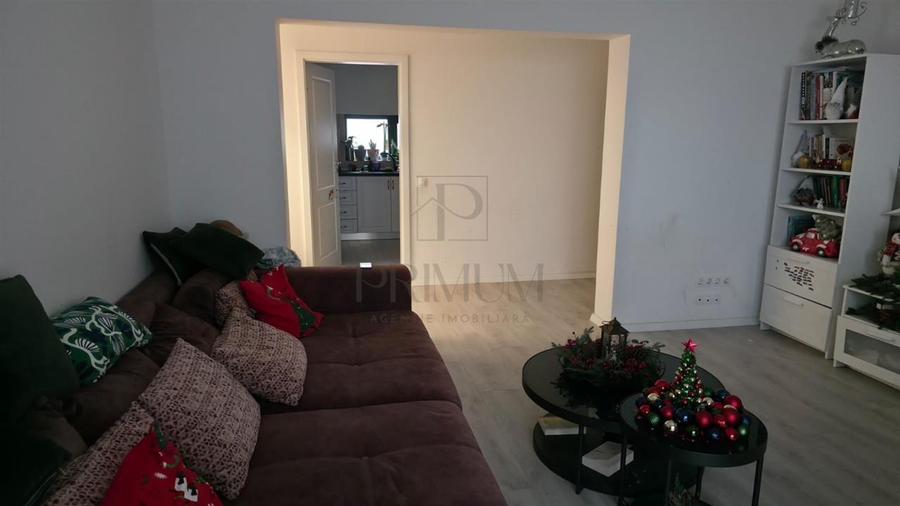 Apartament cu 4 camere decomandat, mobilat în Dumbrăvița
