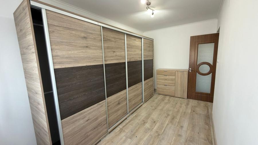 Apartament cu 3 camere semidecomandat, mobilat în Central