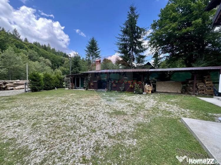 Casă cu 8 camere cu Teren 575 Mp în Porumbacu de Sus
