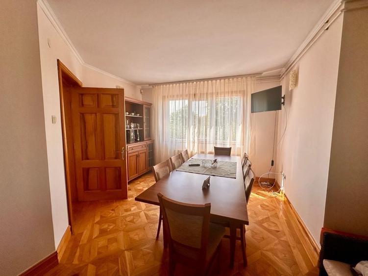 Casă cu 4 camere în Boroșteni